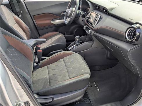 Used 2020 Nissan Kicks SR FWD image 21