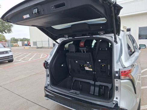 Used 2025 Toyota Sienna XSE image 37