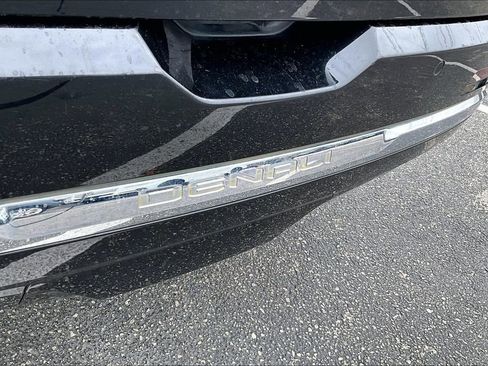 Used 2023 GMC Acadia Denali image 42