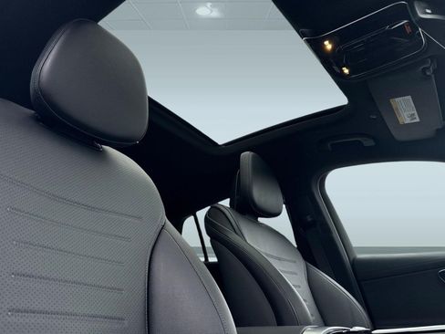 Used 2025 Mercedes-Benz GLC 300 4MATIC image 28