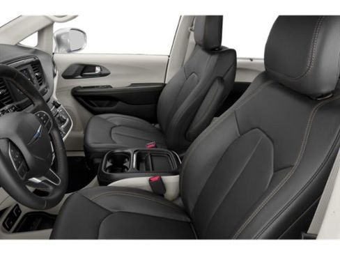 Used 2019 Chrysler Pacifica Limited image 9