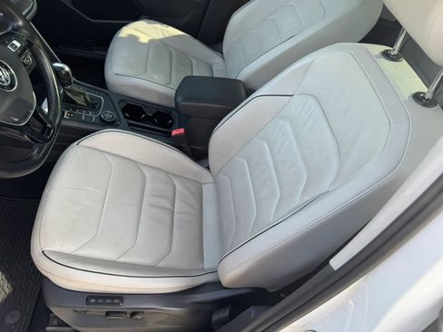 Used 2019 Volkswagen Tiguan SEL Premium image 17