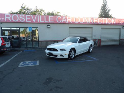 Used 2013 Ford Mustang Convertible RWD image 1