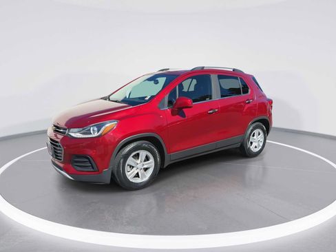Used 2018 Chevrolet Trax LT w/ LT Convenience Package FWD image 4