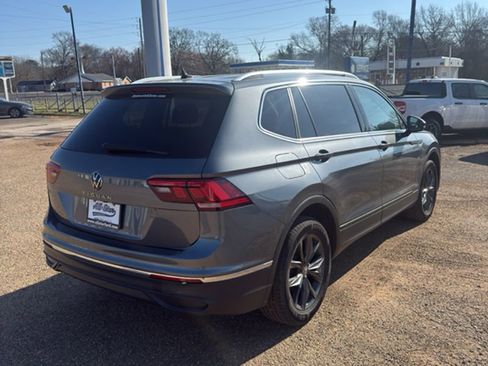 Used 2024 Volkswagen Tiguan SE image 5