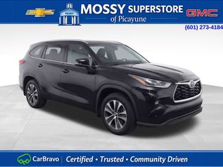Used 2020 Toyota Highlander XLE video 4