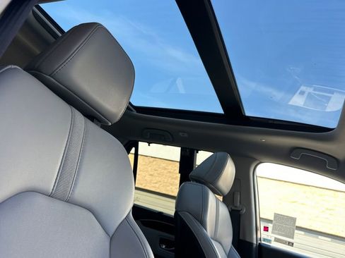 Certified 2024 Honda Pilot Touring image 18