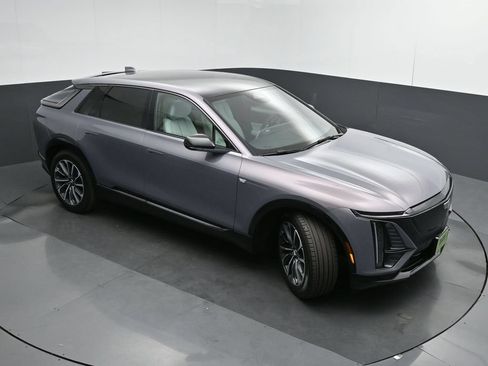 Used 2024 Cadillac Lyriq Sport AWD/4WD image 42