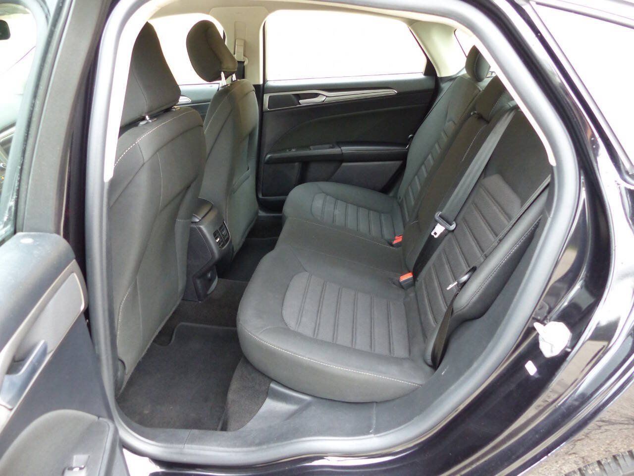 Used 2020 Ford Fusion SE FWD image 46