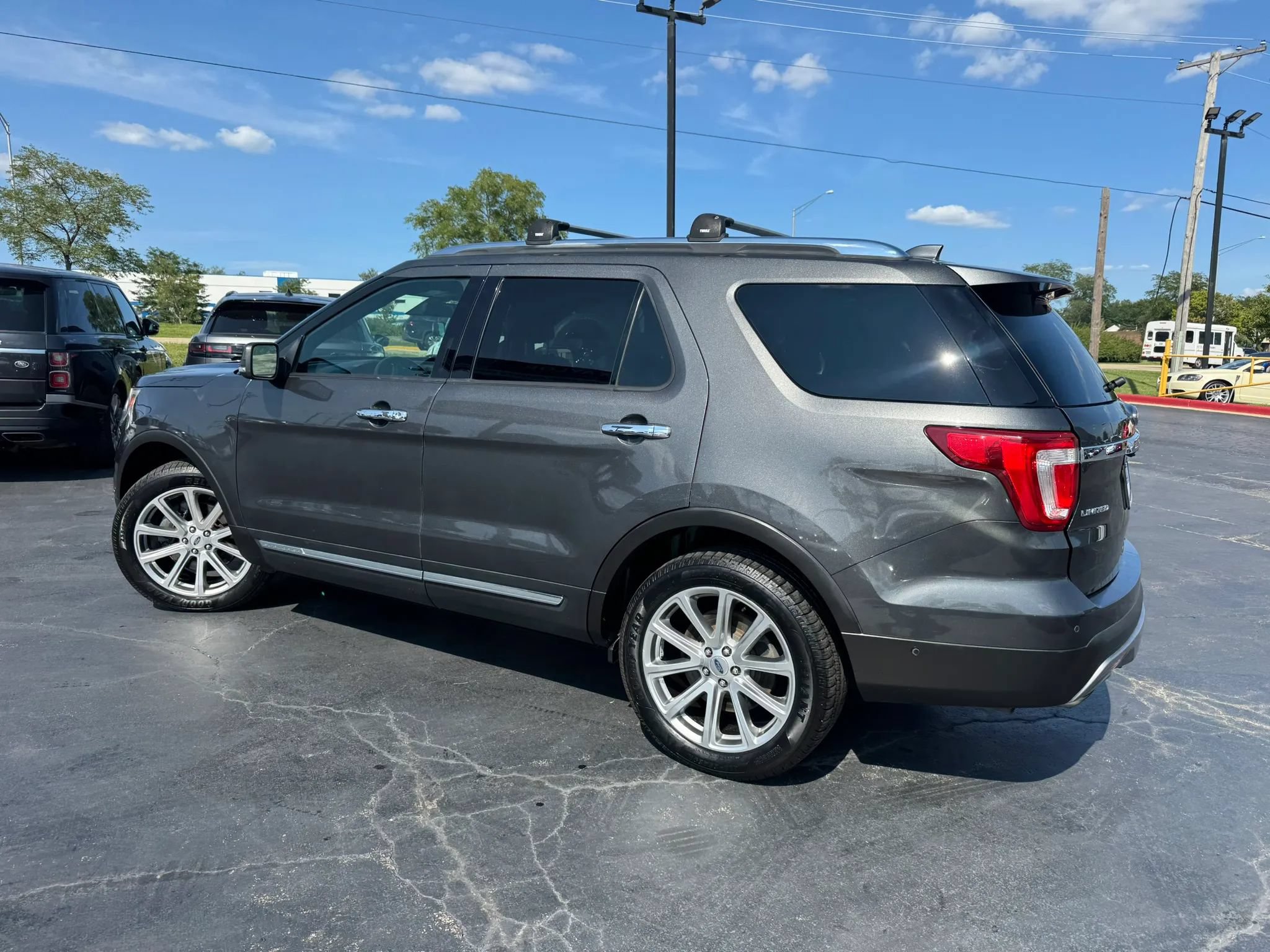 Used 2016 Ford Explorer Limited w/ Equipment Group 301A AWD/4WD image 2