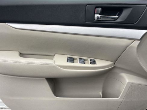 Used 2011 Subaru Outback 2.5i Premium image 12