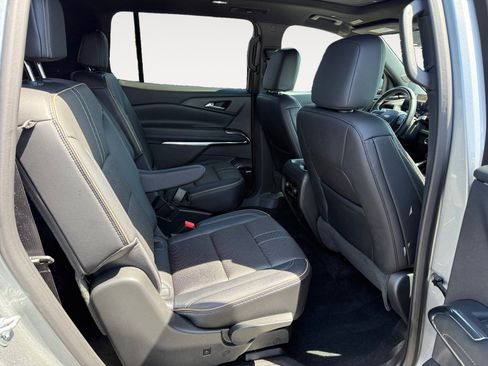 Used 2025 Chevrolet Traverse High Country w/ LPO, Floor Liner Package AWD/4WD image 18