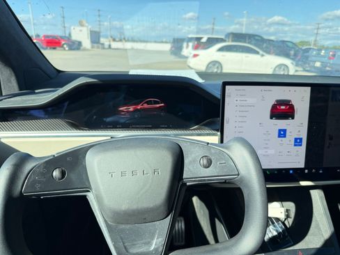 Used 2022 Tesla Model X Plaid image 7