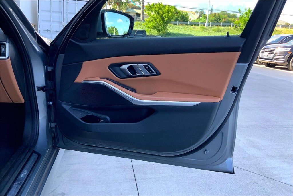 Used 2023 BMW 330i Sedan w/ Parking Assistance Package RWD image 22