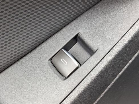 Used 2026 Chevrolet Equinox RS FWD image 29
