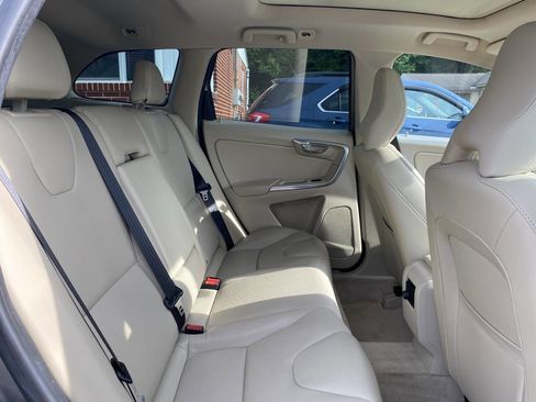 Used 2015 Volvo XC60 T6 w/ Proximity Package AWD/4WD image 21