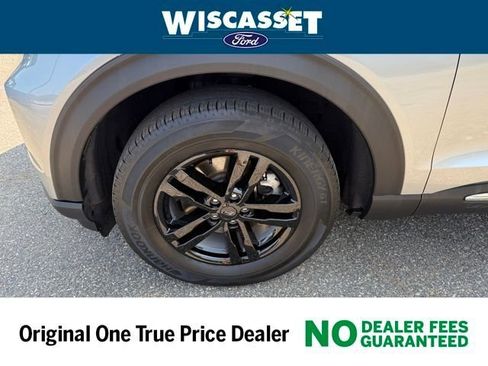 Certified 2022 Ford Explorer XLT w/ Equipment Group 202A AWD/4WD image 26
