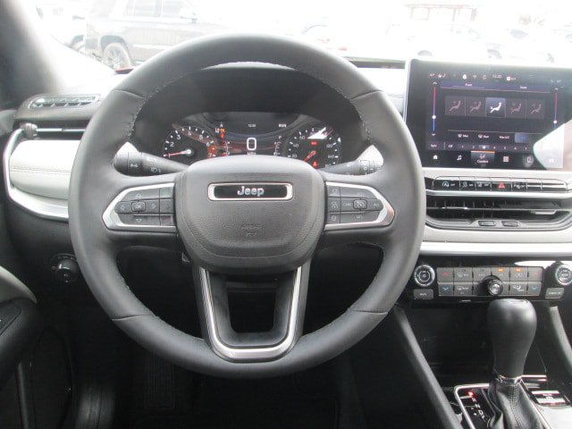 Used 2025 Jeep Compass Limited AWD/4WD image 14