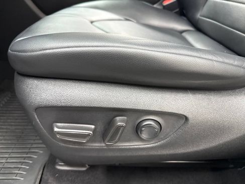 Used 2022 Toyota Highlander XLE AWD/4WD image 15