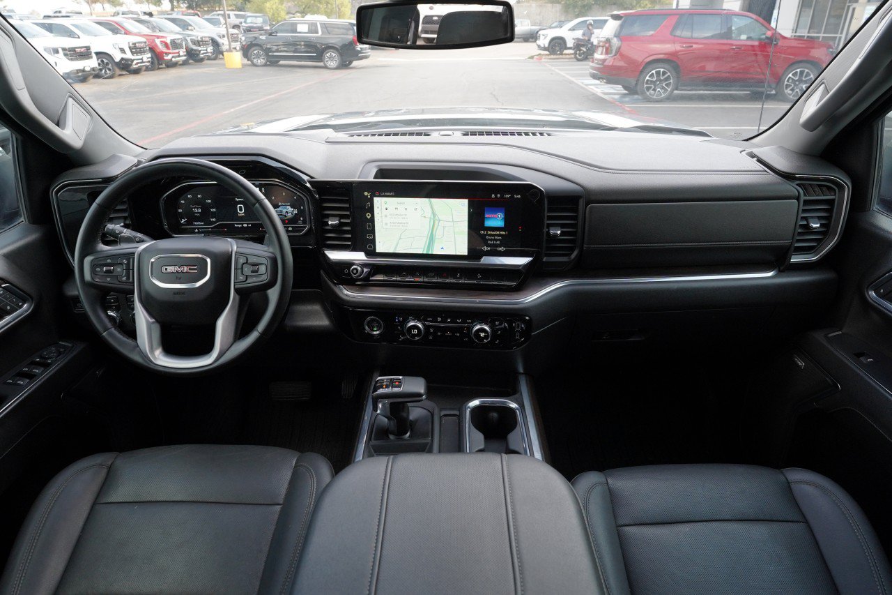 Used 2023 GMC Sierra 1500 SLT AWD/4WD image 7