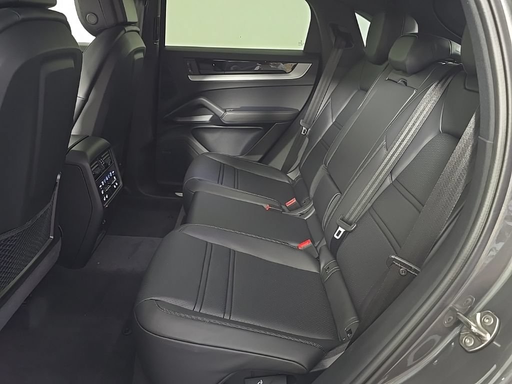 Certified 2025 Porsche Cayenne E-Hybrid Coupe AWD/4WD image 15