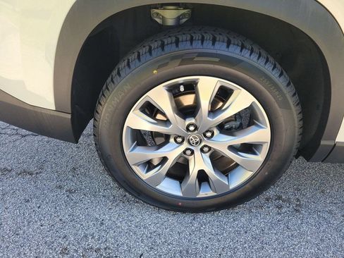 Certified 2024 Toyota Grand Highlander FWD image 30