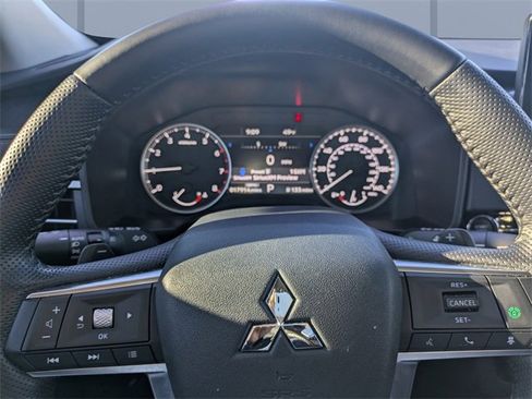 Used 2024 Mitsubishi Outlander SE image 28