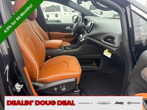 New 2026 Chrysler Pacifica Pinnacle image 31