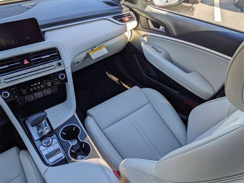 Used 2025 Genesis G70 2.5T image 15