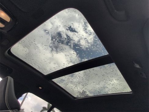 Used 2022 Volvo XC40 P8 Recharge Plus image 21