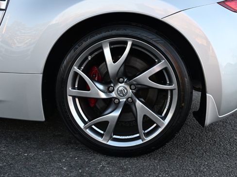 Used 2014 Nissan 370Z Touring w/ Sport Package image 41