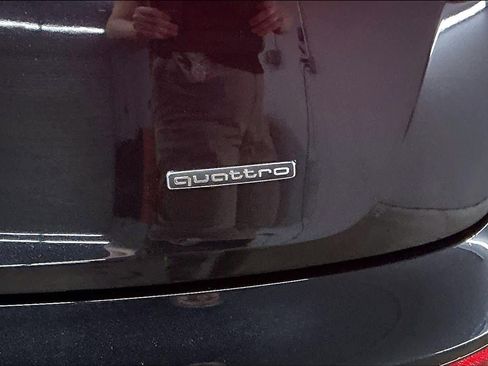 Used 2023 Audi Q5 2.0T Premium w/ Convenience Package image 11