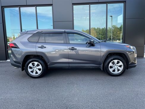 Used 2022 Toyota RAV4 LE image 5