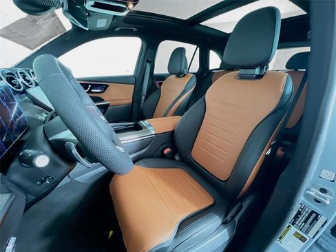 Used 2025 Mercedes-Benz GLC 300 4MATIC image 18