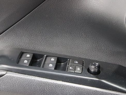 Used 2018 Toyota Camry SE FWD image 34