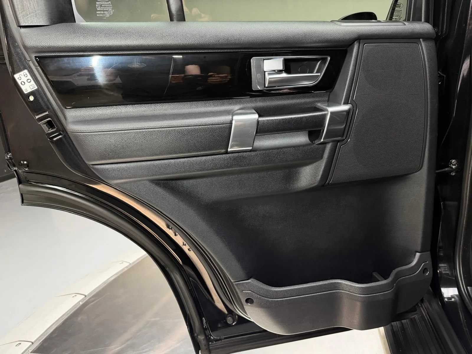 Used 2015 Land Rover LR4 HSE AWD/4WD image 20