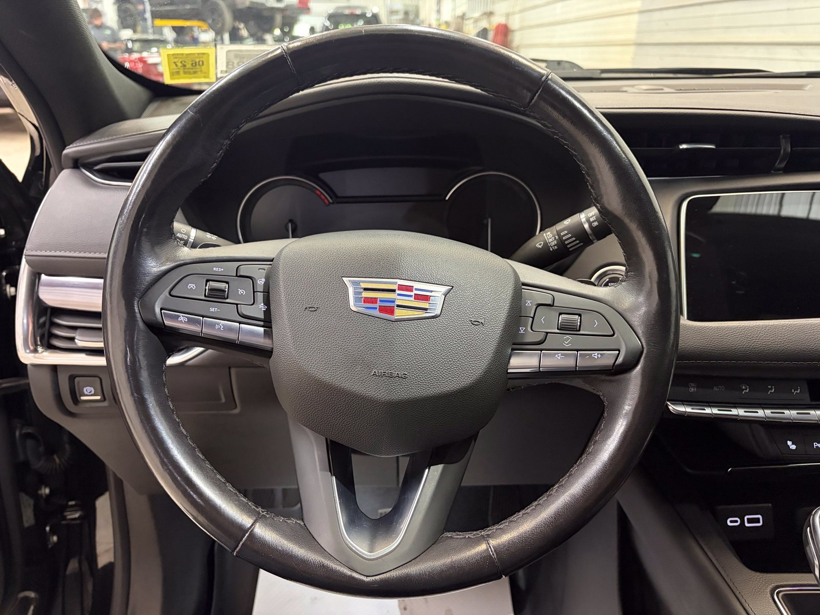 Used 2022 Cadillac XT4 Luxury w/ Cold Weather Package AWD/4WD image 13