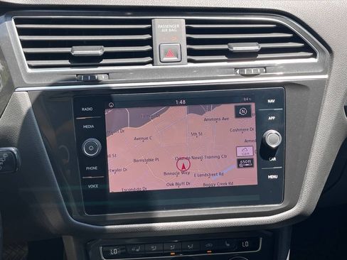 Used 2018 Volkswagen Tiguan SEL Premium FWD image 36