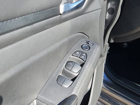 Used 2024 Nissan Altima 2.5 SV image 18