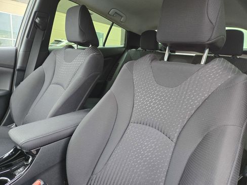 Used 2017 Toyota Prius Prime Premium image 14