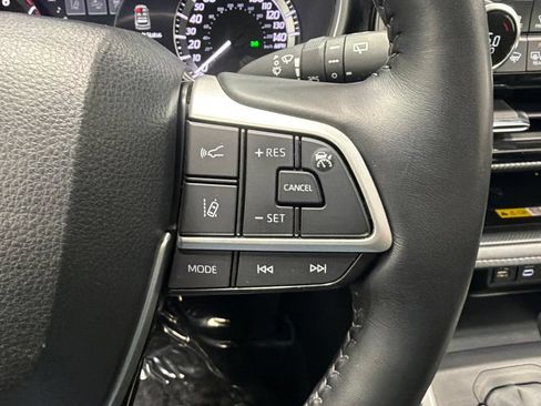 Used 2023 Toyota Highlander XSE AWD/4WD image 31