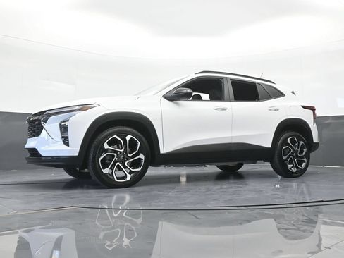 Used 2025 Chevrolet Trax RS FWD image 53