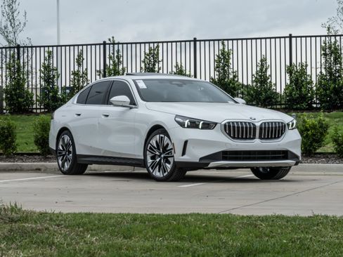 New 2026 BMW 530i RWD image 2