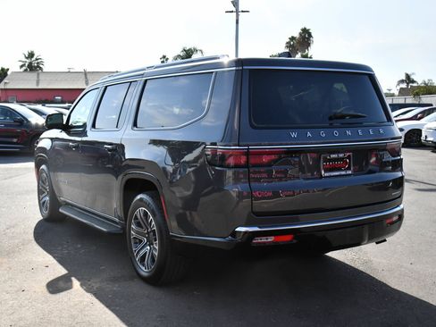 Used 2024 Jeep Wagoneer L Series II RWD image 6