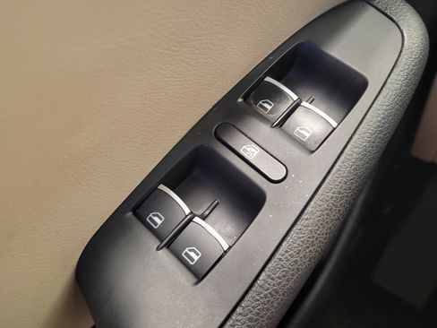 Used 2017 Volkswagen Jetta SEL FWD image 27