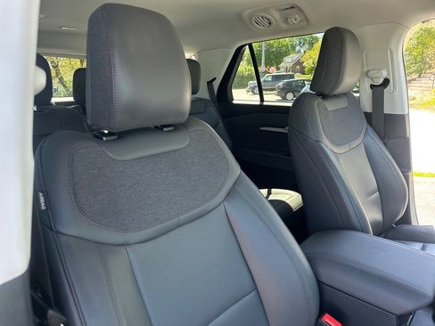 New 2025 Ford Explorer Active w/ Active Comfort Package image 45