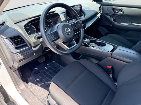 Used 2024 Nissan Rogue S FWD image 25