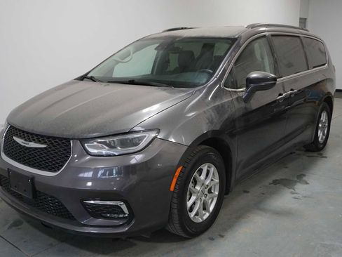 Used 2022 Chrysler Pacifica Touring-L image 1