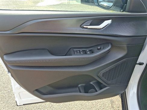 New 2025 Jeep Grand Cherokee L Altitude image 7