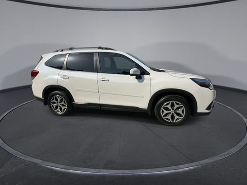 Certified 2022 Subaru Forester Premium AWD/4WD image 9